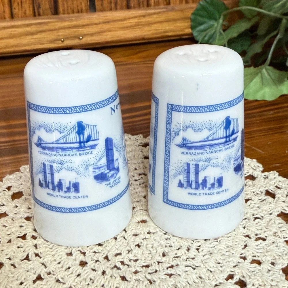 City Merchandise Salt Pepper Shakers NYC Landmarks White Blue Excellent Souvenir